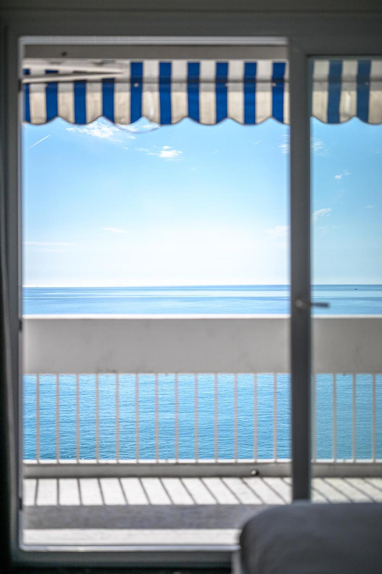 Le Panorama -Vue Exceptionnelle - Dernier Etage - Front De Mer 芒通 外观 照片